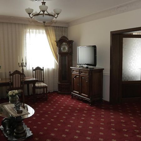 Hotel Slavia Салонта Екстер'єр фото