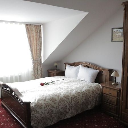 Hotel Slavia Салонта Екстер'єр фото