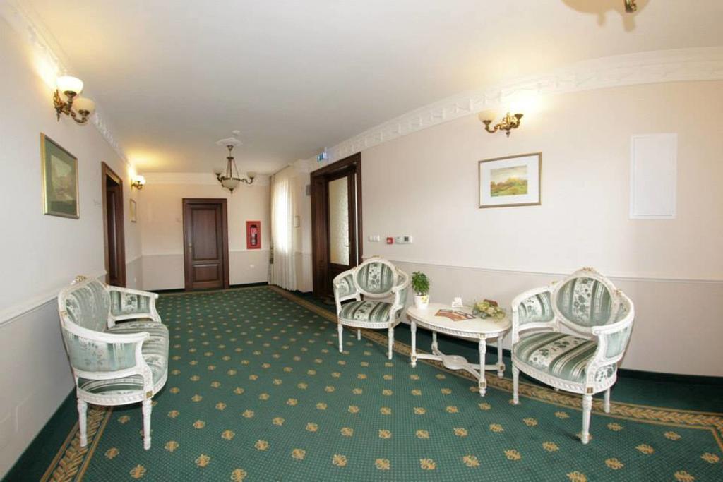 Hotel Slavia Салонта Екстер'єр фото