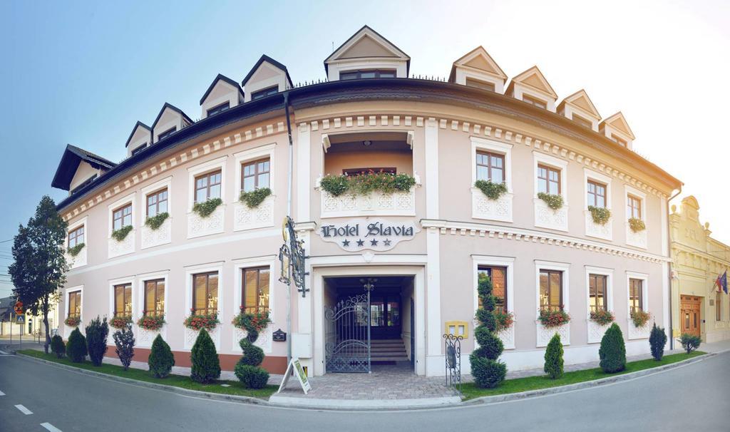 Hotel Slavia Салонта Екстер'єр фото