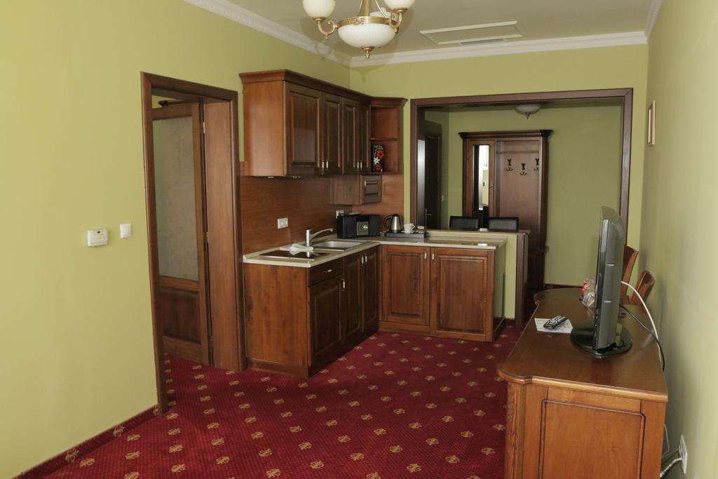 Hotel Slavia Салонта Екстер'єр фото