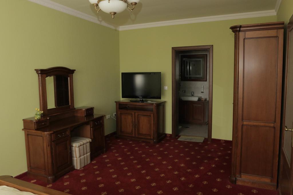 Hotel Slavia Салонта Екстер'єр фото
