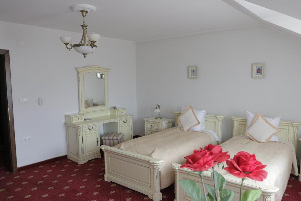 Hotel Slavia Салонта Екстер'єр фото