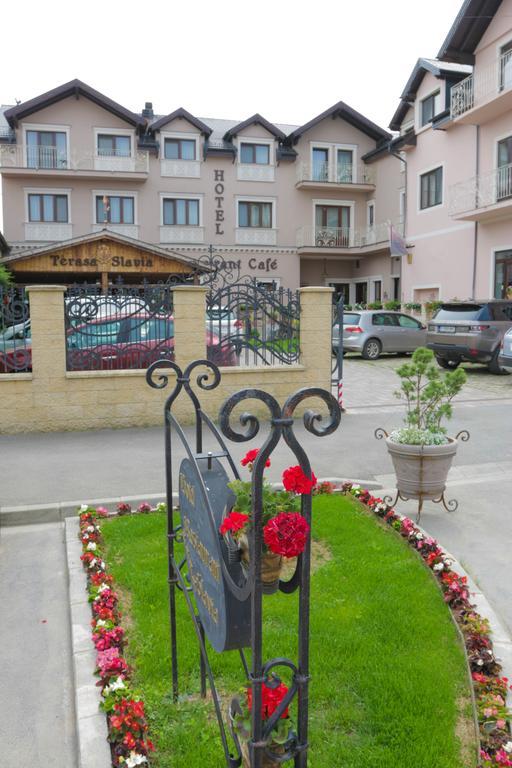 Hotel Slavia Салонта Екстер'єр фото