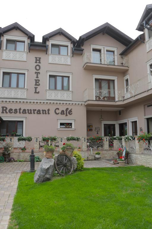Hotel Slavia Салонта Екстер'єр фото