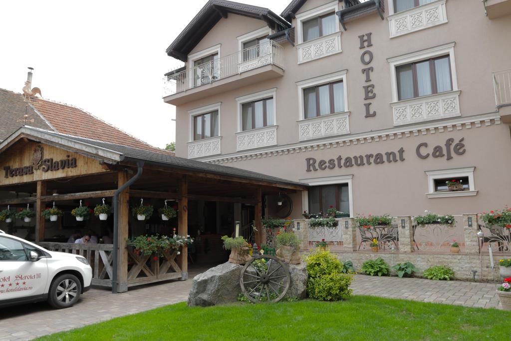 Hotel Slavia Салонта Екстер'єр фото