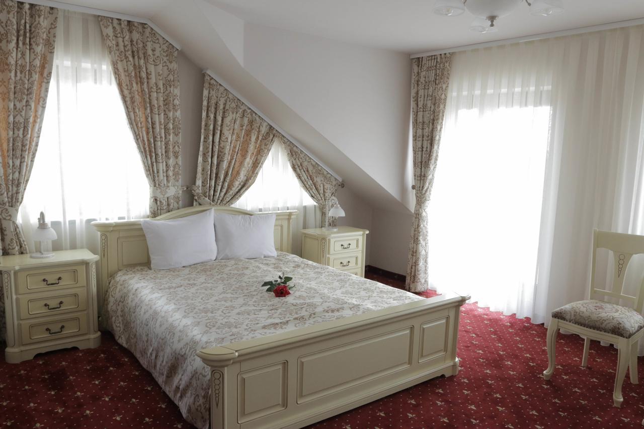 Hotel Slavia Салонта Екстер'єр фото