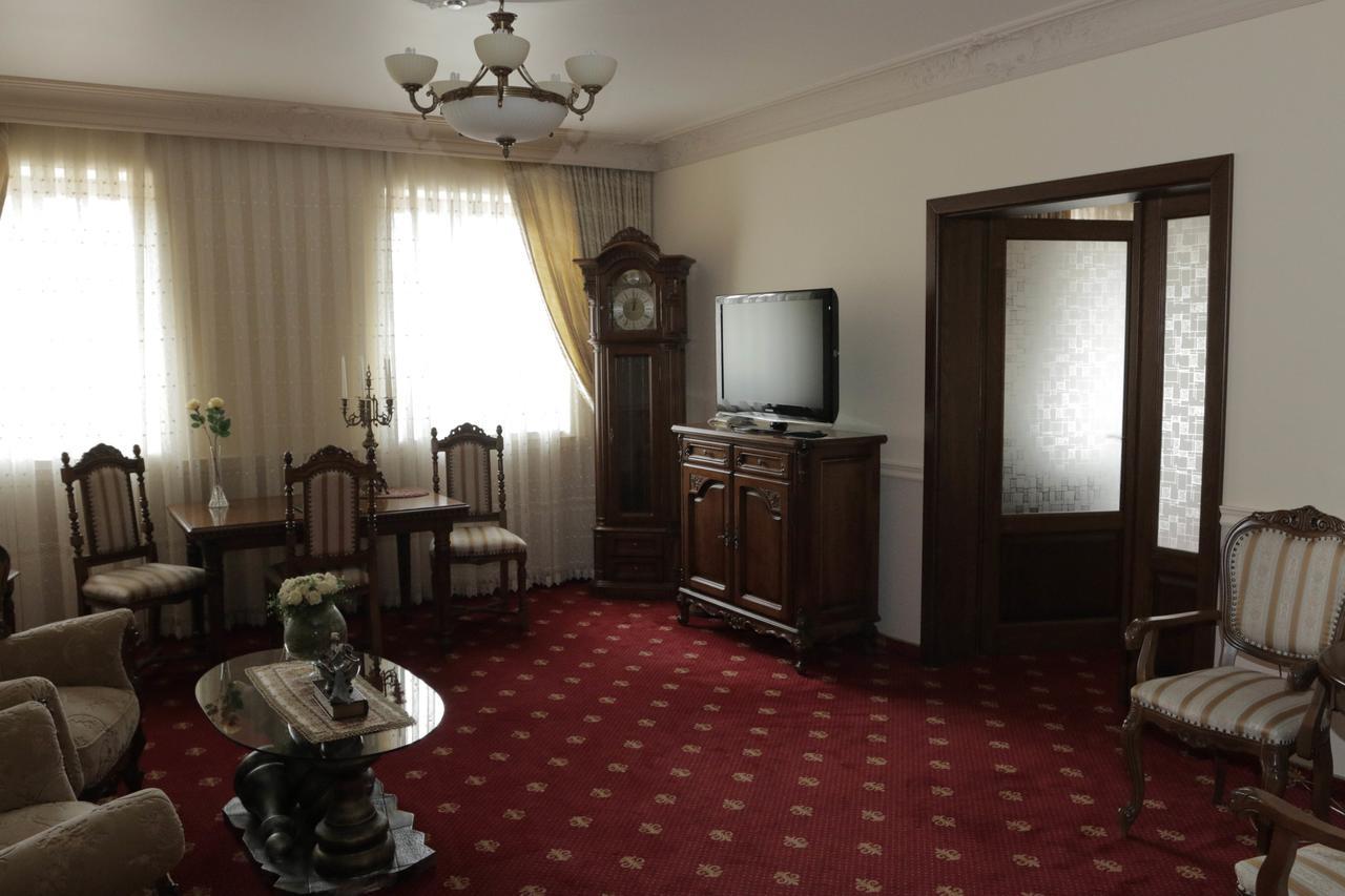 Hotel Slavia Салонта Екстер'єр фото