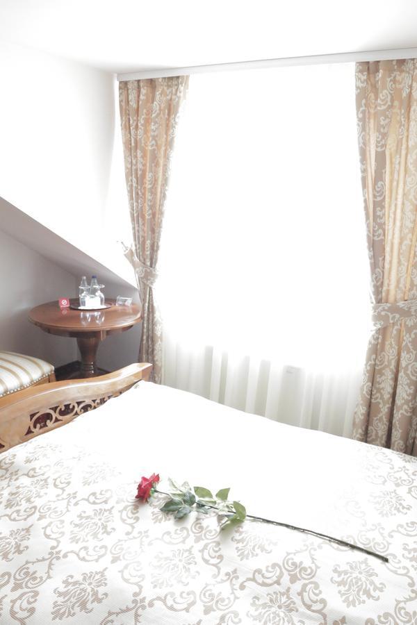 Hotel Slavia Салонта Екстер'єр фото
