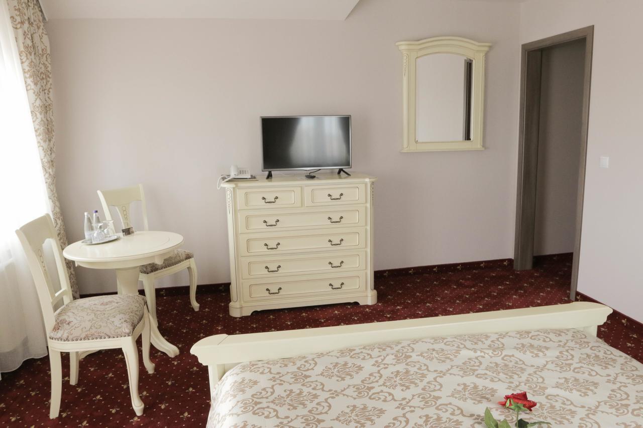 Hotel Slavia Салонта Екстер'єр фото