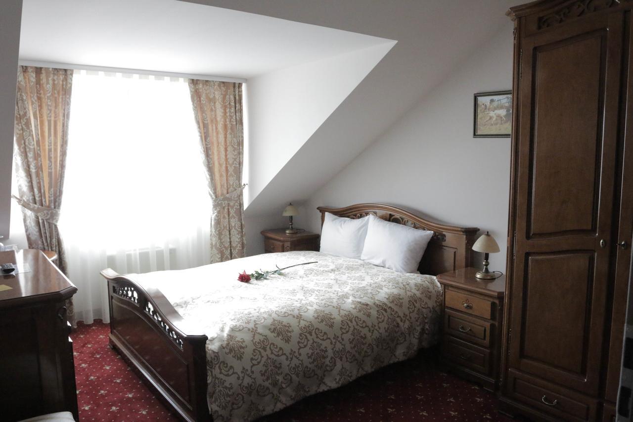 Hotel Slavia Салонта Екстер'єр фото