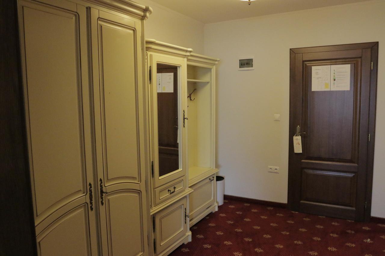 Hotel Slavia Салонта Екстер'єр фото